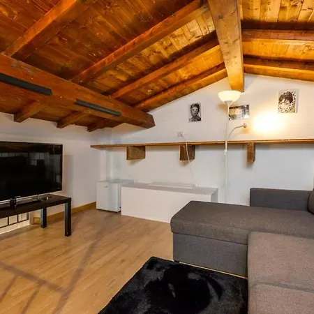 Colosseo House Apartmán *
